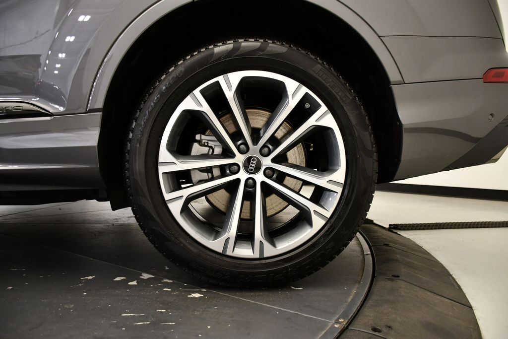 Thumbnail: 2026 Audi Q7 - 14