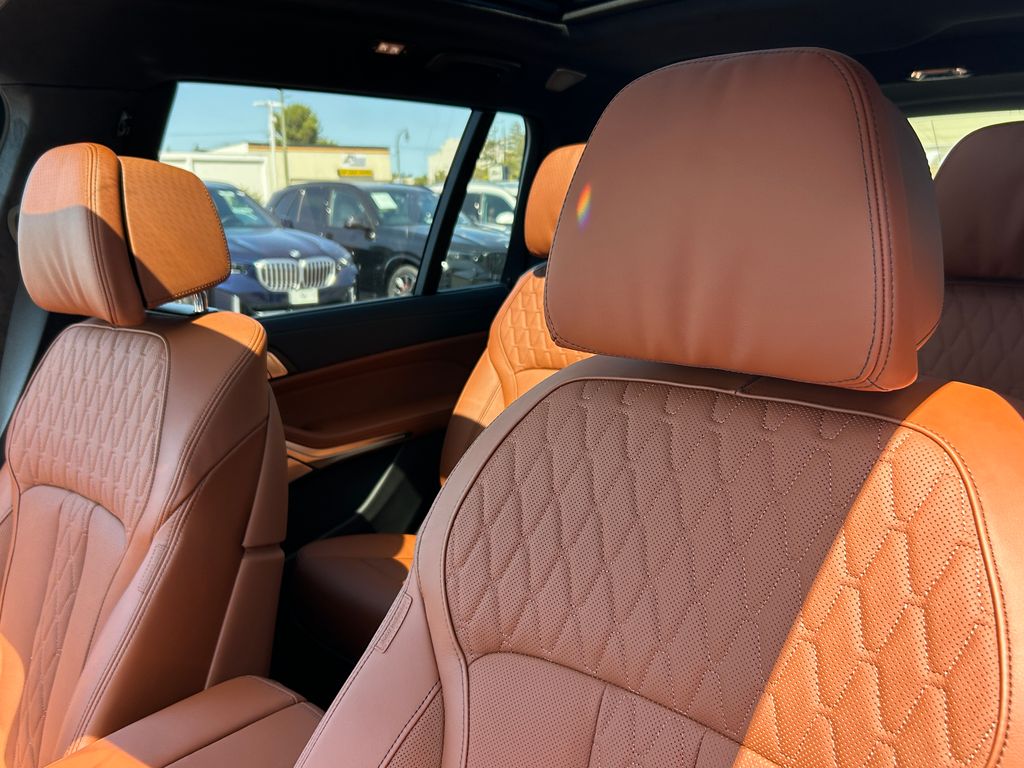 Thumbnail: 2027 BMW X7 - 14