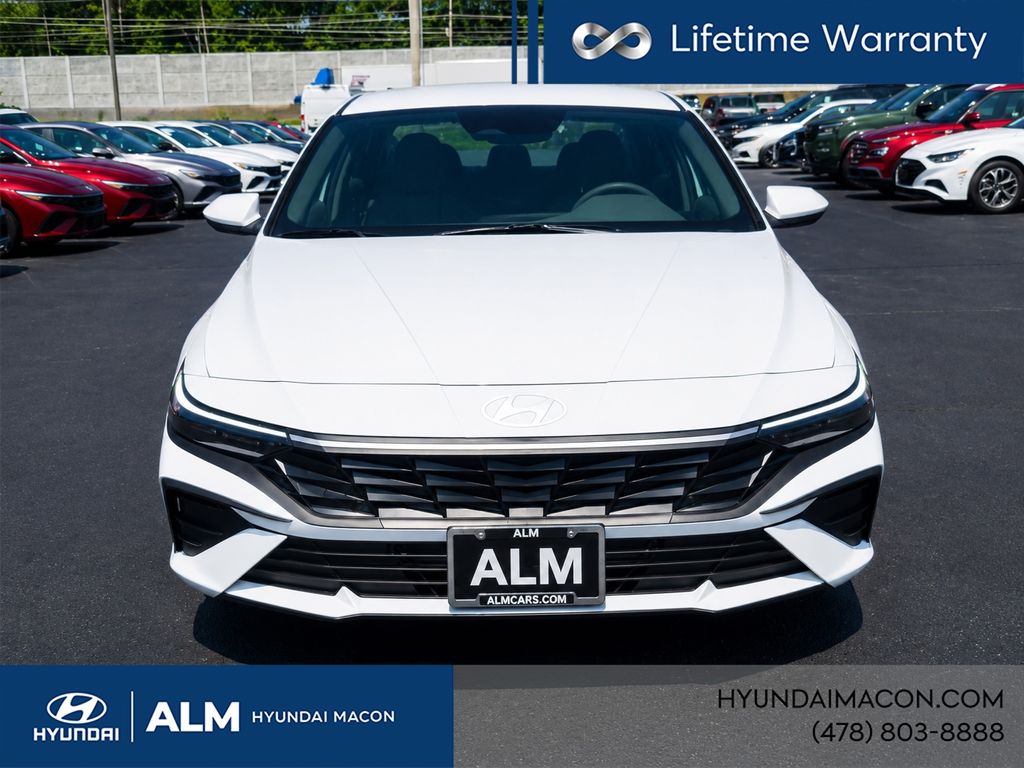 New 2026 White Hyundai SE image 3