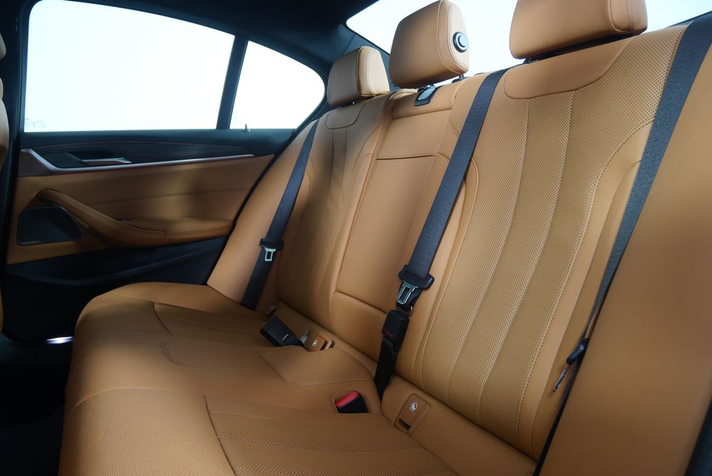 Thumbnail: 2022 BMW 5 Series - 17