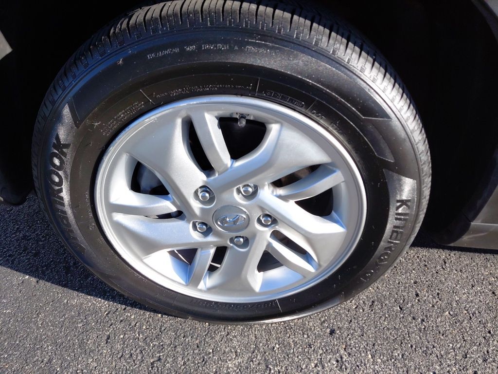 Thumbnail: 2023 Hyundai Venue - 14