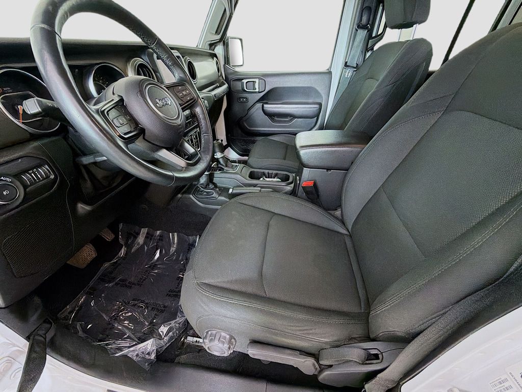 Used 2019 White Jeep Unlimited Sport S image 19