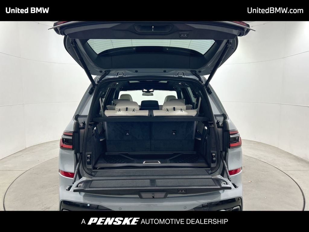 Thumbnail: 2026 BMW X7 - 22