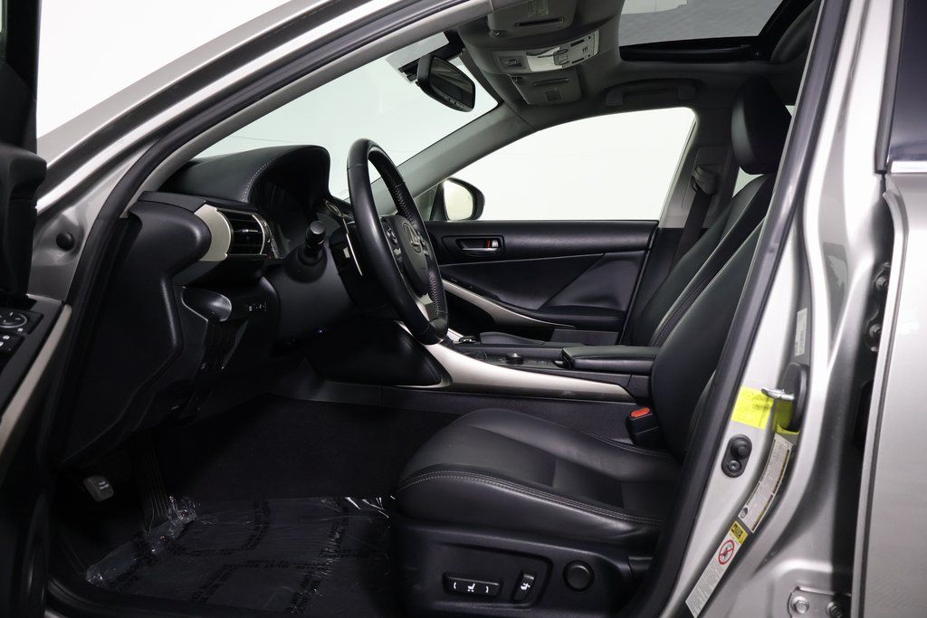 Thumbnail: 2015 Lexus IS - 10