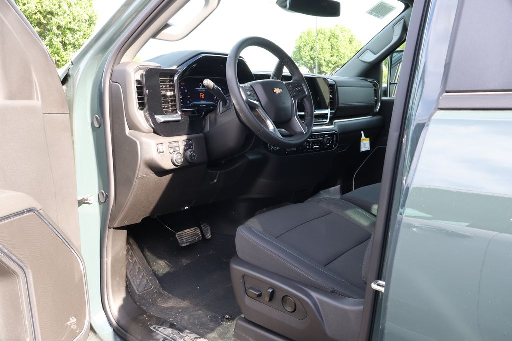 2025 Chevrolet Silverado 2500 LT 12