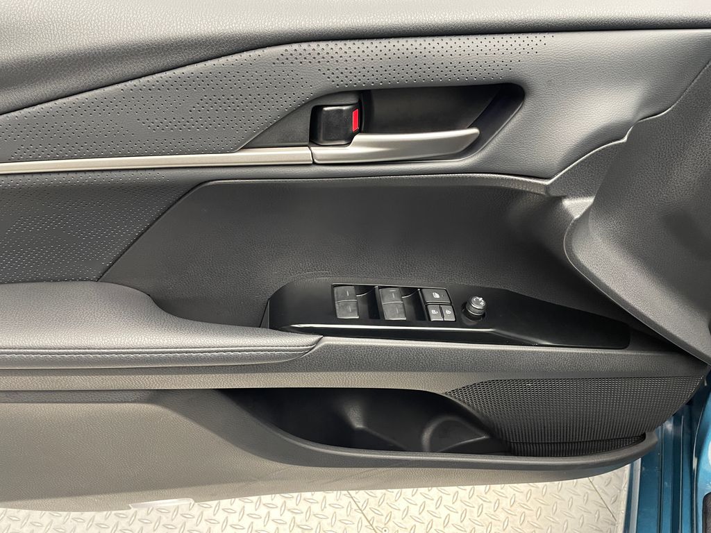 Thumbnail: 2025 Toyota Camry - 9