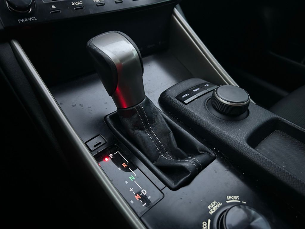 Thumbnail: 2014 Lexus IS - 25