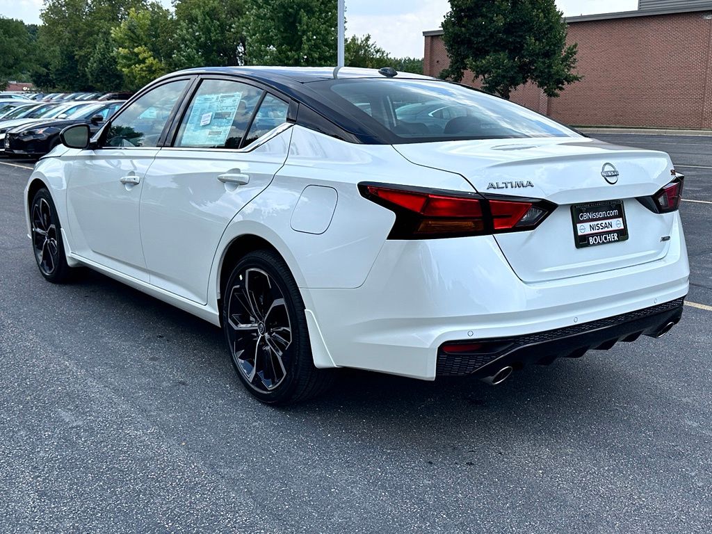 New 2026 Pearl White/Super Black Nissan 2.5 SR image 5