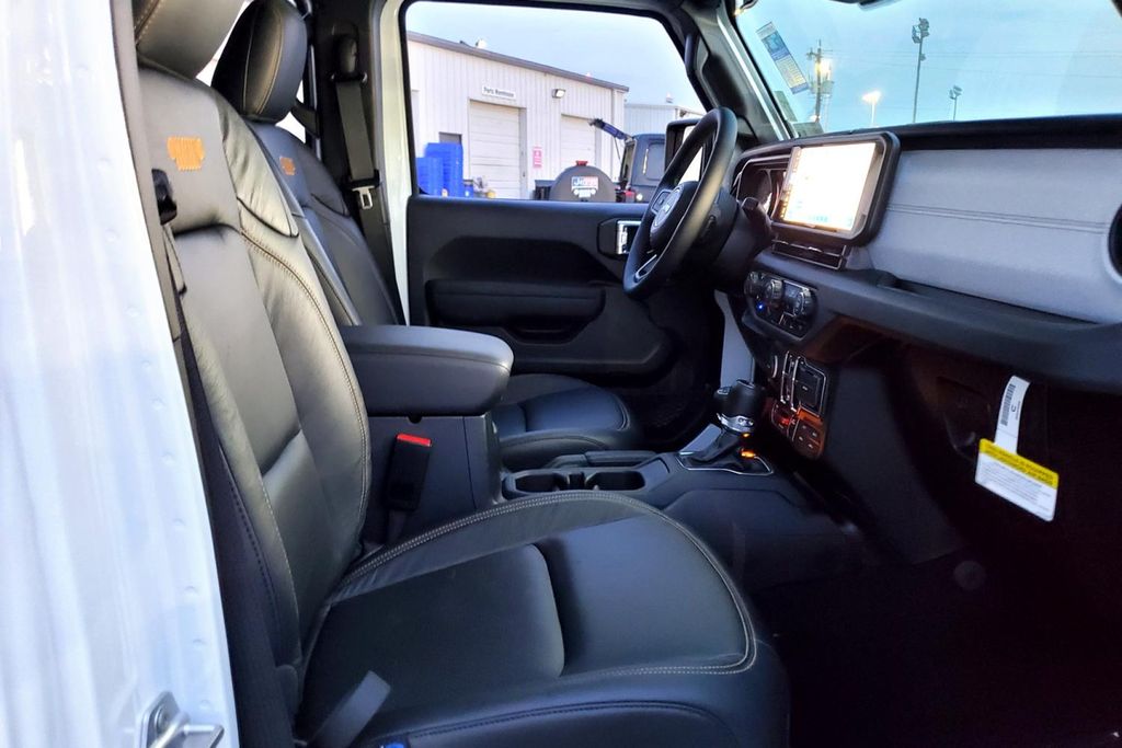 2025 Jeep Wrangler 4xe Willys 4XE - Photo 13