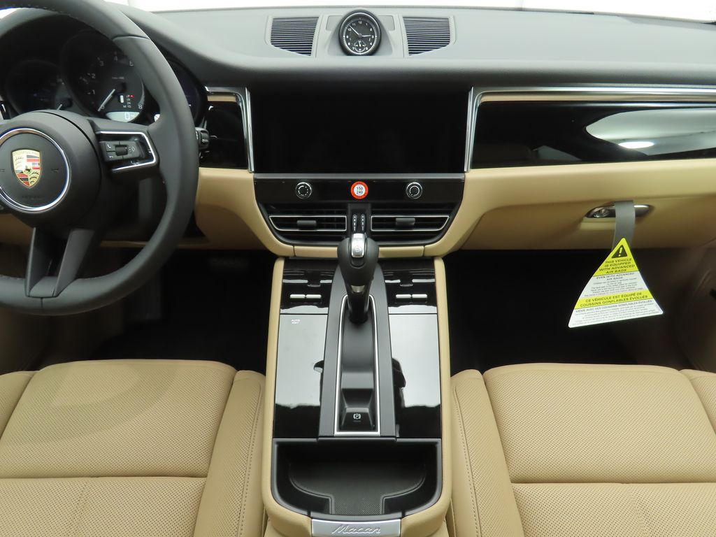 Thumbnail: 2025 Porsche Macan - 16