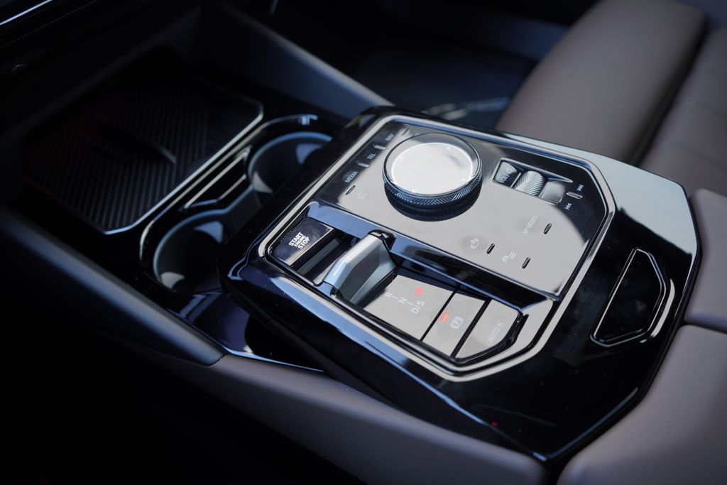 Thumbnail: 2025 BMW 5 Series - 19