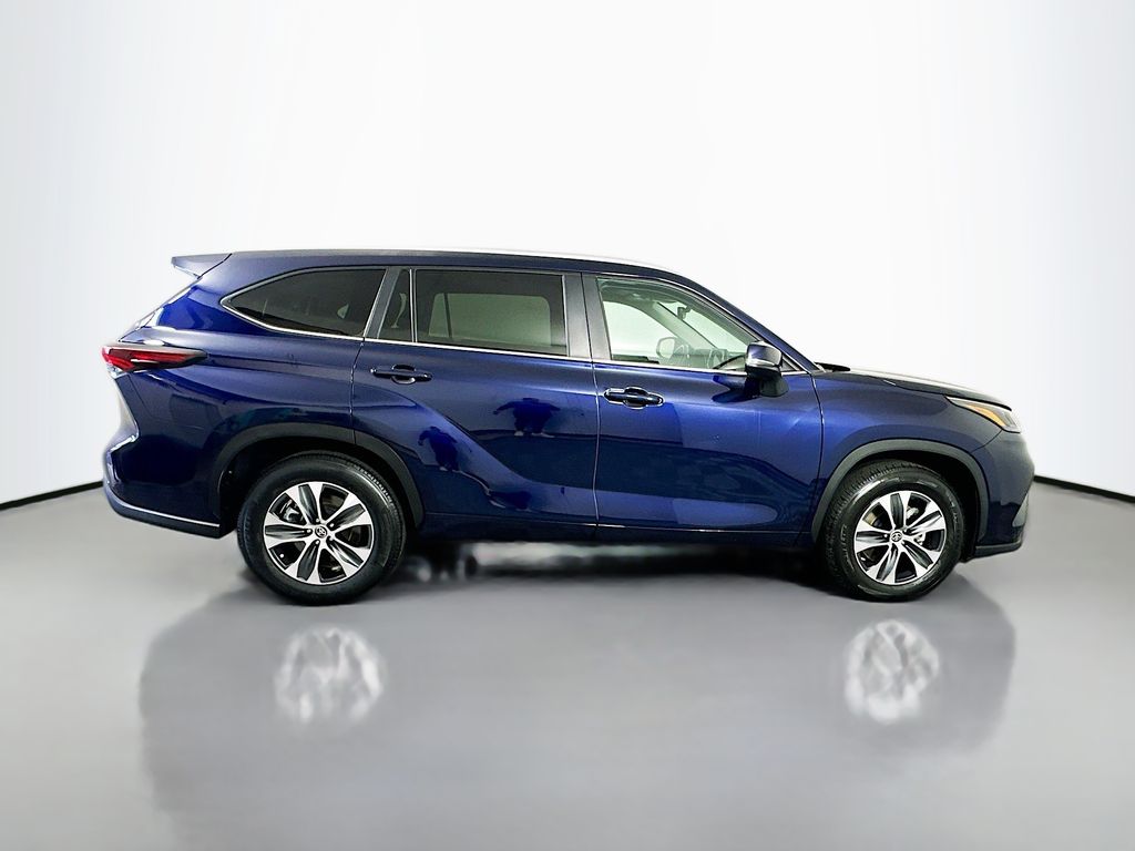 Thumbnail: 2024 Toyota Highlander - 4
