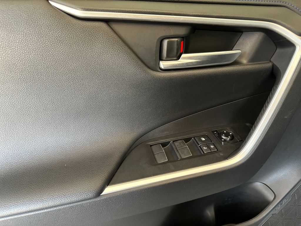 2020 Toyota RAV4 XSE - Photo 10