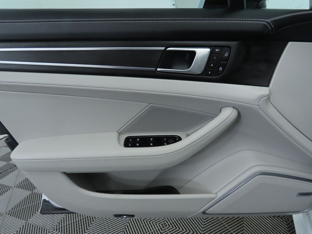 Thumbnail: 2022 Porsche Panamera - 25