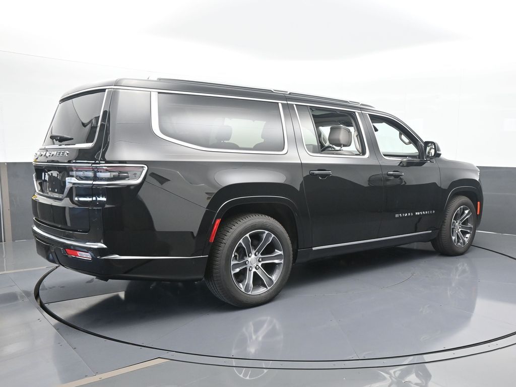 Used 2024 Diamond Black Crystal Pearlcoat Jeep Base image 6