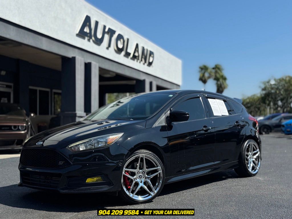 Shadow Black 2018 Ford Focus Hatchback Front-Wheel Drive 6-Speed Manual