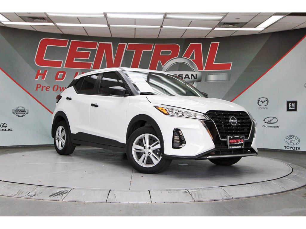 2025 Nissan Kicks Play S White at South Houston Nissan