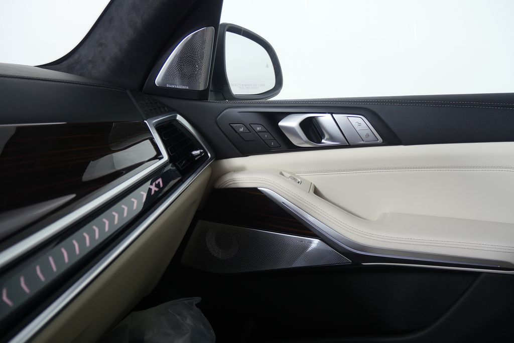 Thumbnail: 2026 BMW X7 - 27