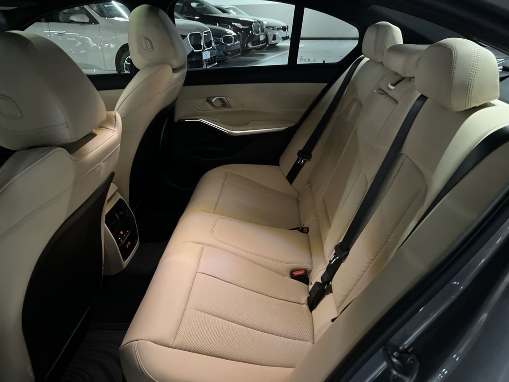 Thumbnail: 2025 BMW 3 Series - 23