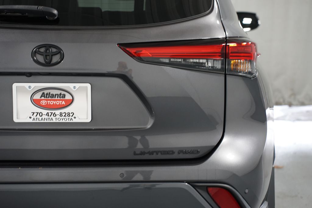 Thumbnail: 2023 Toyota Highlander - 10