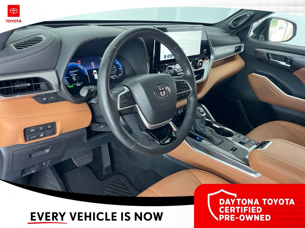 Used 2023 Toyota Highlander Hybrid SUV