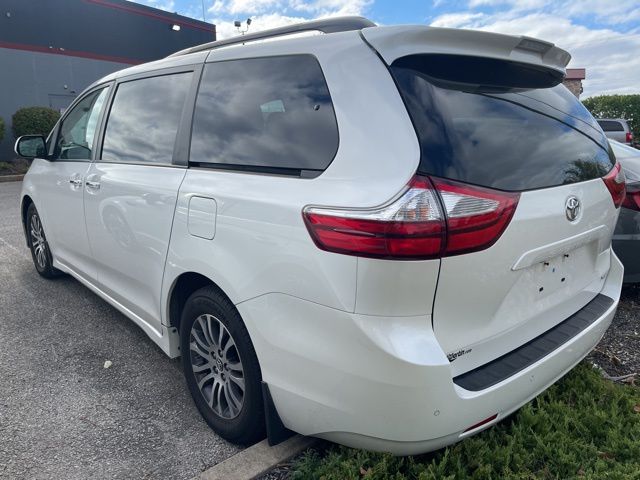 Thumbnail: 2019 Toyota Sienna - 4