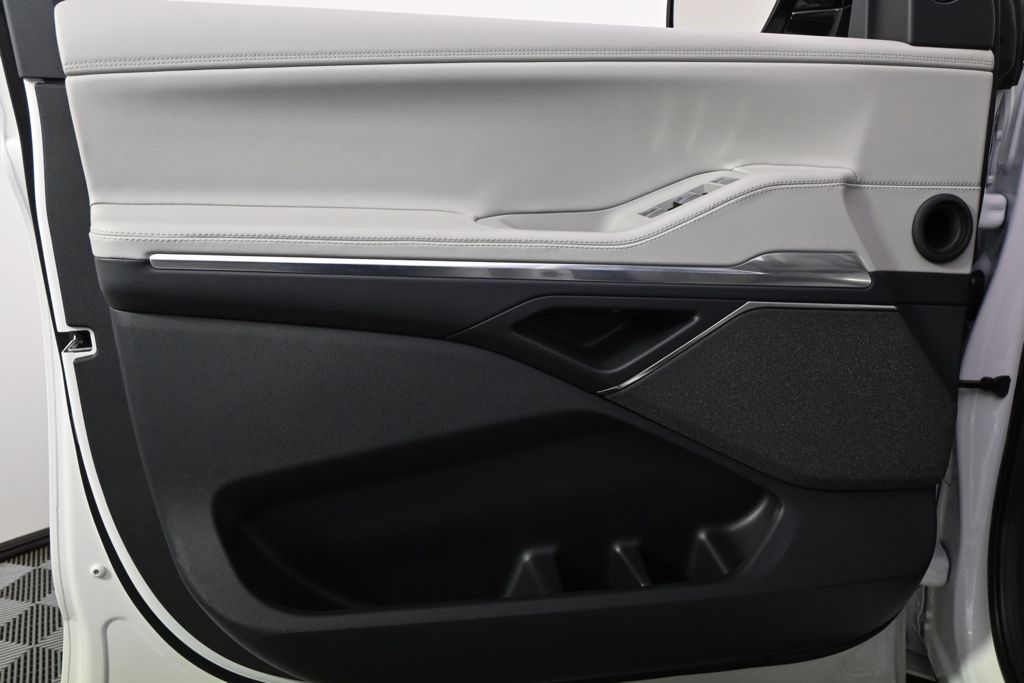 New 2026 White Lincoln Reserve image 23