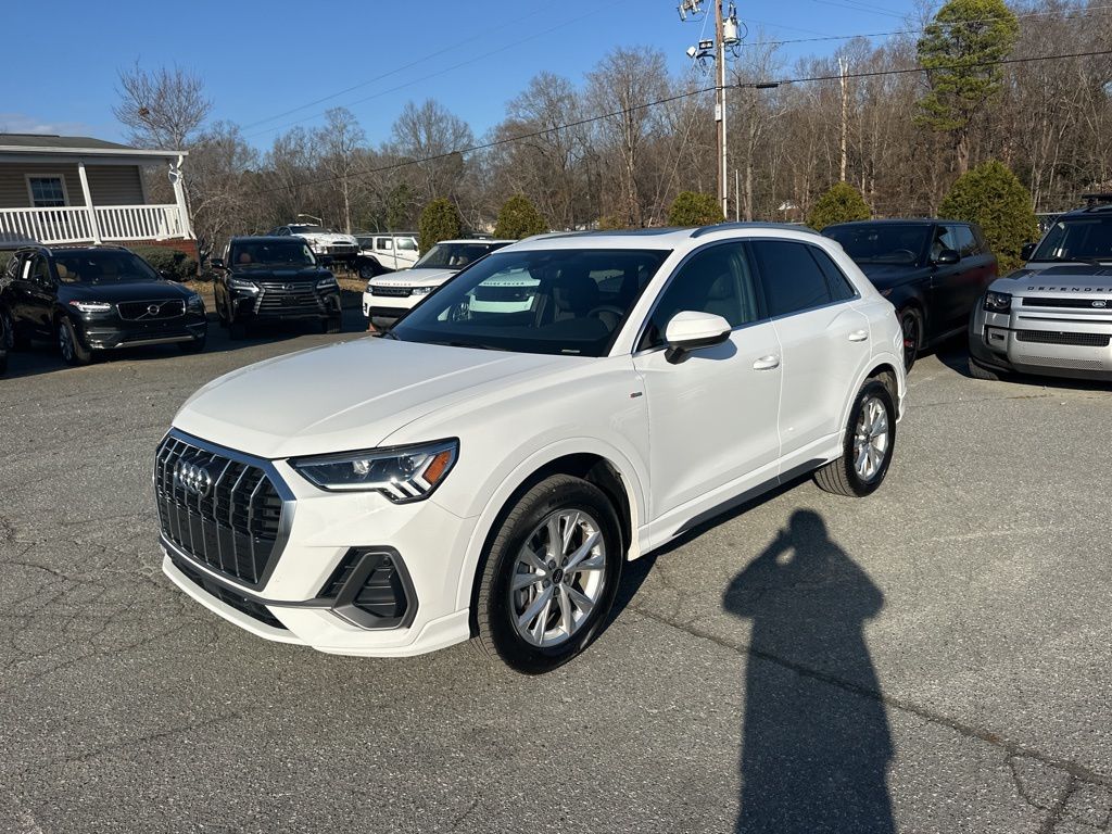 2025 Audi Q3 Premium's photo