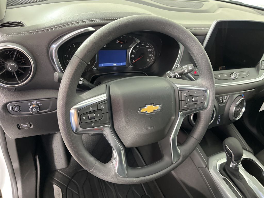 Thumbnail: 2026 Chevrolet Blazer - 24