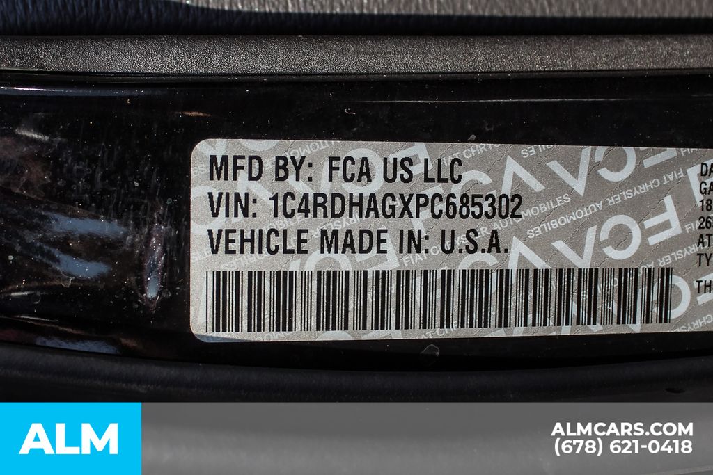 Used 2023 Black Dodge SXT image 34