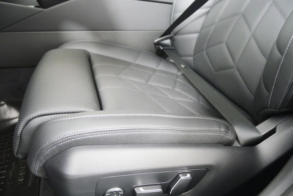 Thumbnail: 2027 BMW 5 Series - 9