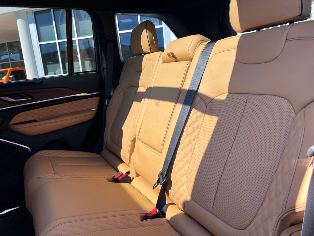 new 2025 Jeep Grand Cherokee car, priced at $57,990