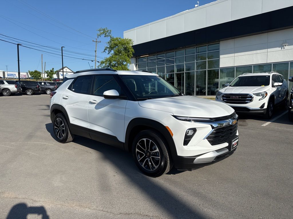 Summit White 2025 Chevrolet Trailblazer LT FWD SUV / Crossover Front-Wheel Drive Continuously Variable Transmission
