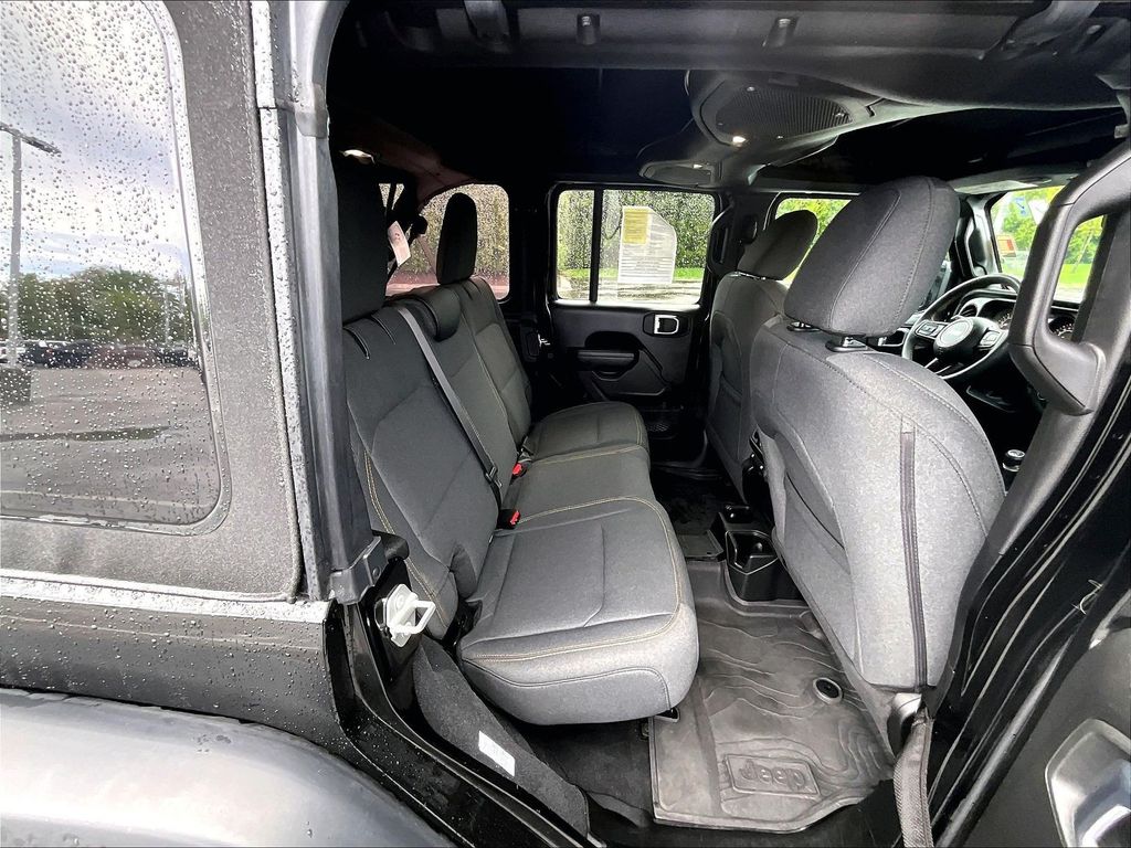 2024 Jeep Wrangler — photo 16
