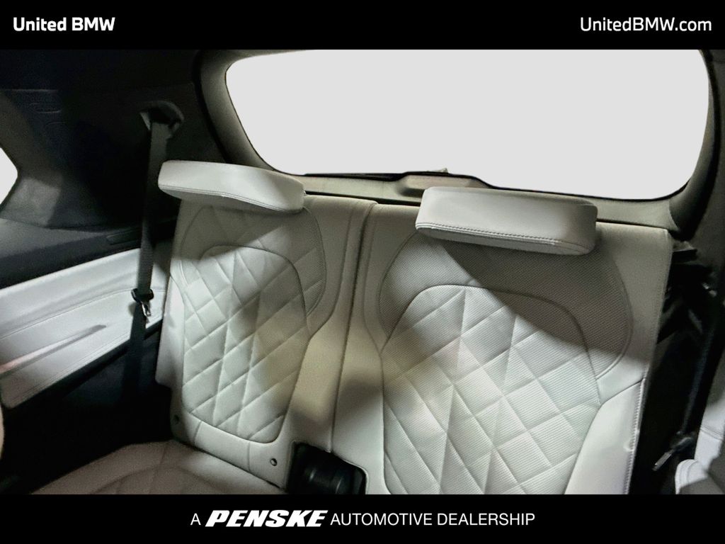 Thumbnail: 2027 BMW X7 - 21