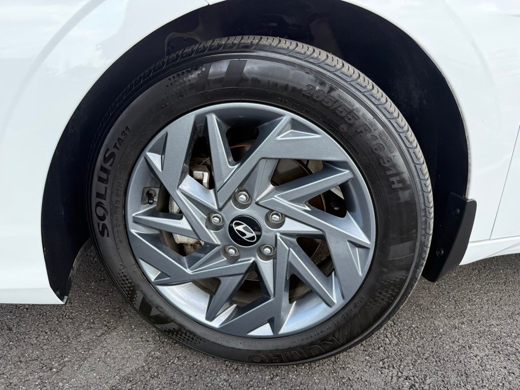 Thumbnail: 2024 Hyundai Elantra - 9