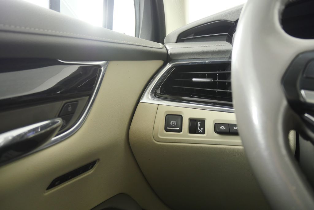 Thumbnail: 2021 Cadillac XT6 - 21