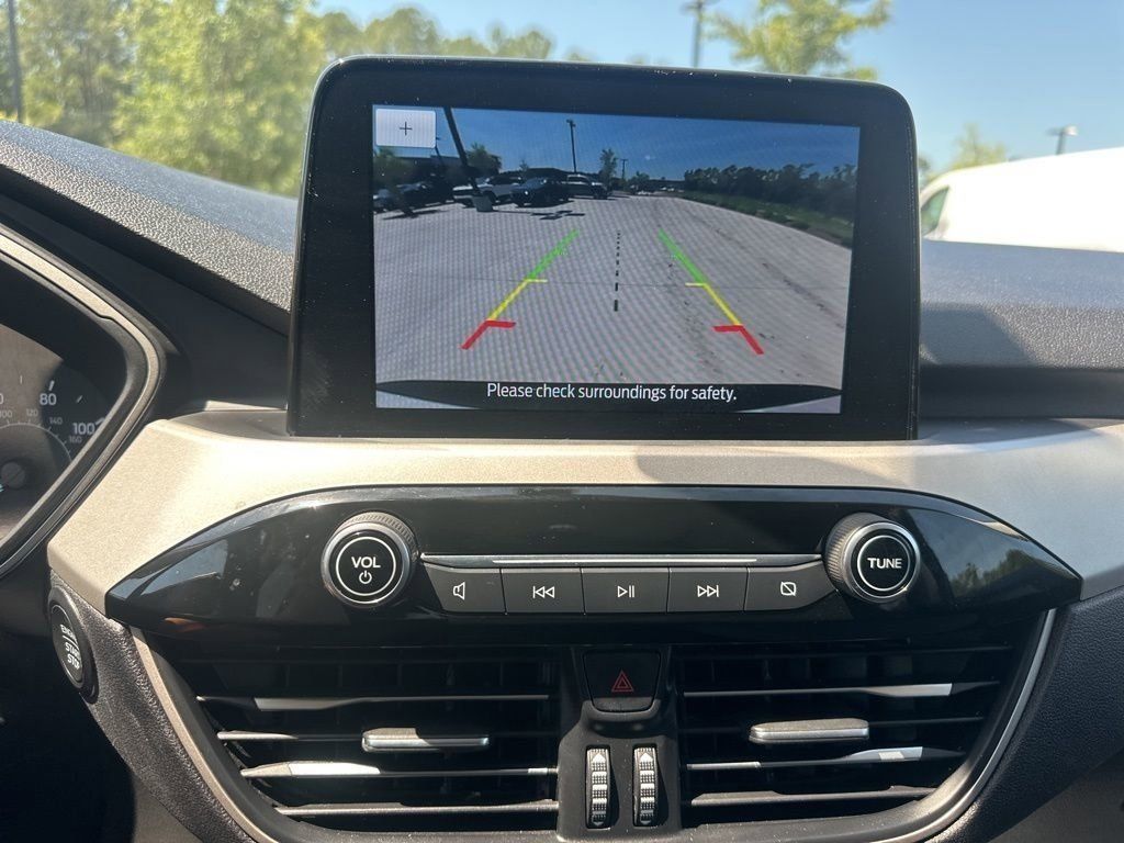 2022 Oxford White Ford Escape SE FWD SUV