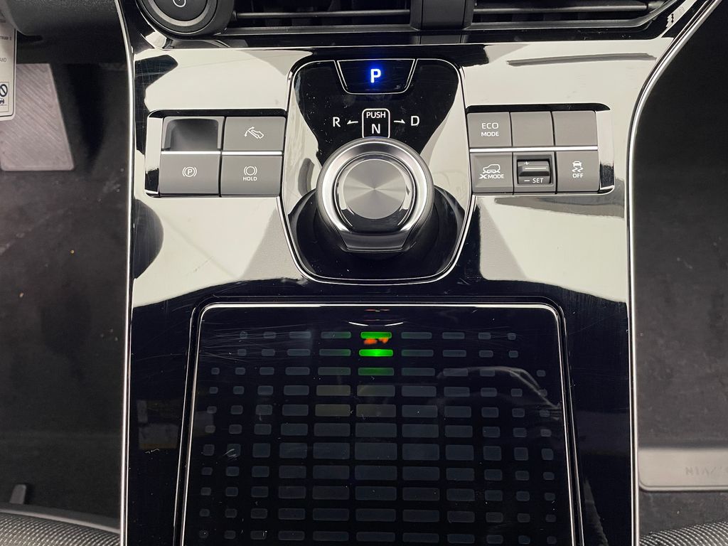 2025 Toyota bZ4X XLE 27