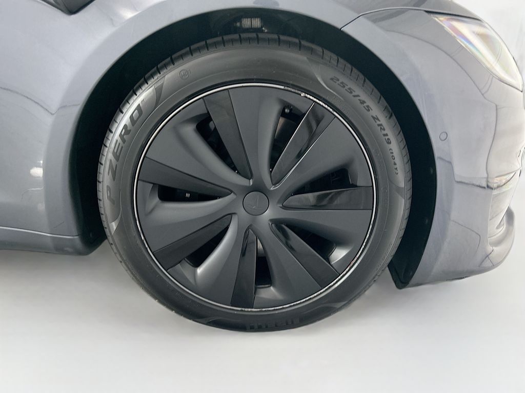 Thumbnail: 2022 Tesla Model S - 31