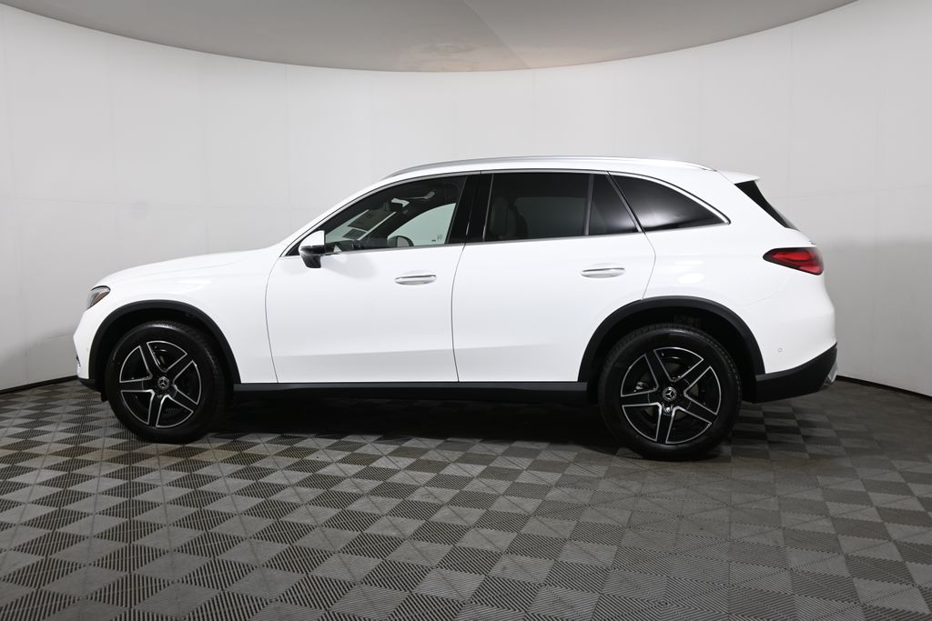 Thumbnail: 2027 Mercedes-Benz GLC - 2