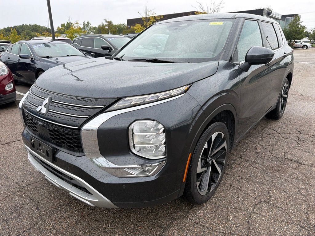 Gray 2024 Mitsubishi Outlander SUV / Crossover Front-Wheel Drive Continuously Variable Transmission