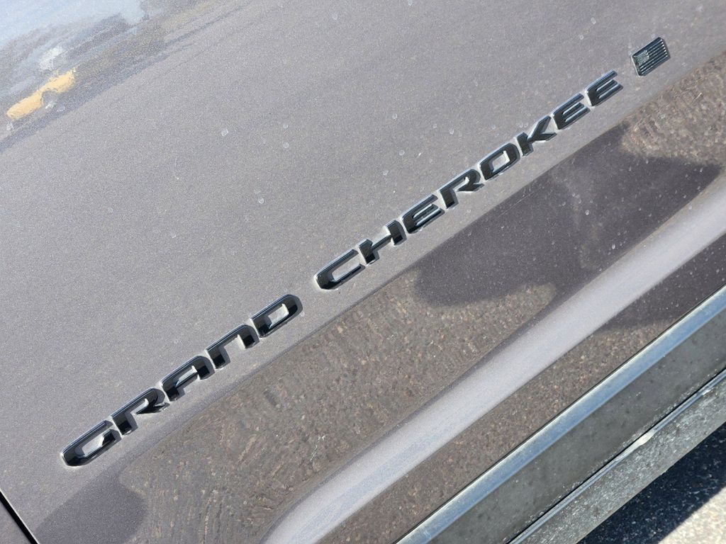 2023 Jeep Grand Cherokee Laredo 11