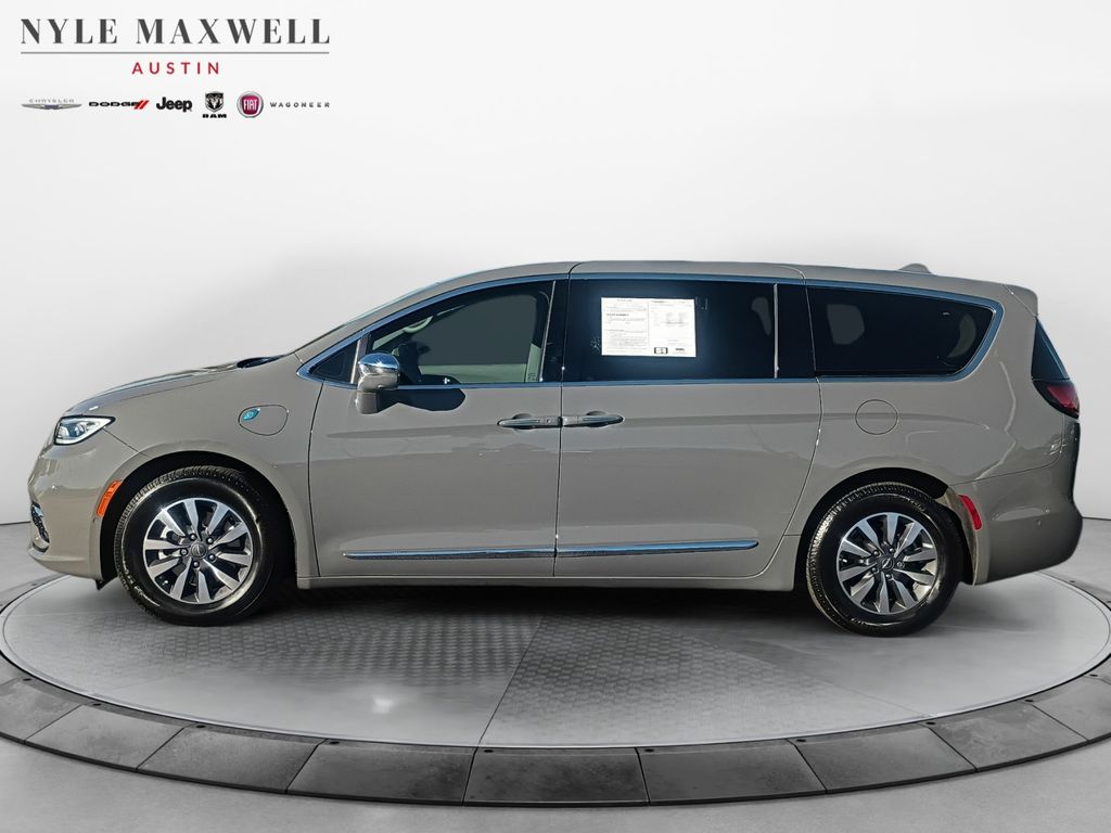 Used Car 2022 Chrysler Pacifica Hybrid  Limited For Sale Under $30,000 In Austin, Texas