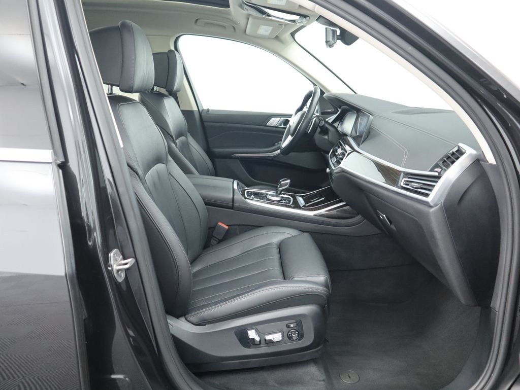 Thumbnail: 2021 BMW X7 - 21