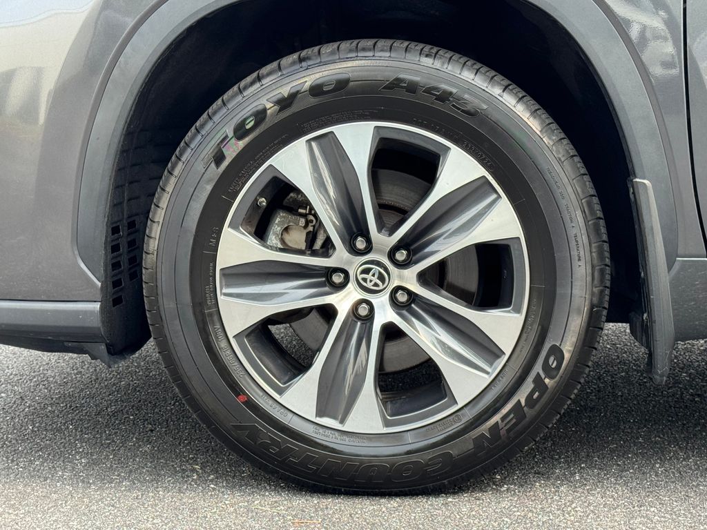 2023 Toyota Highlander Hybrid XLE