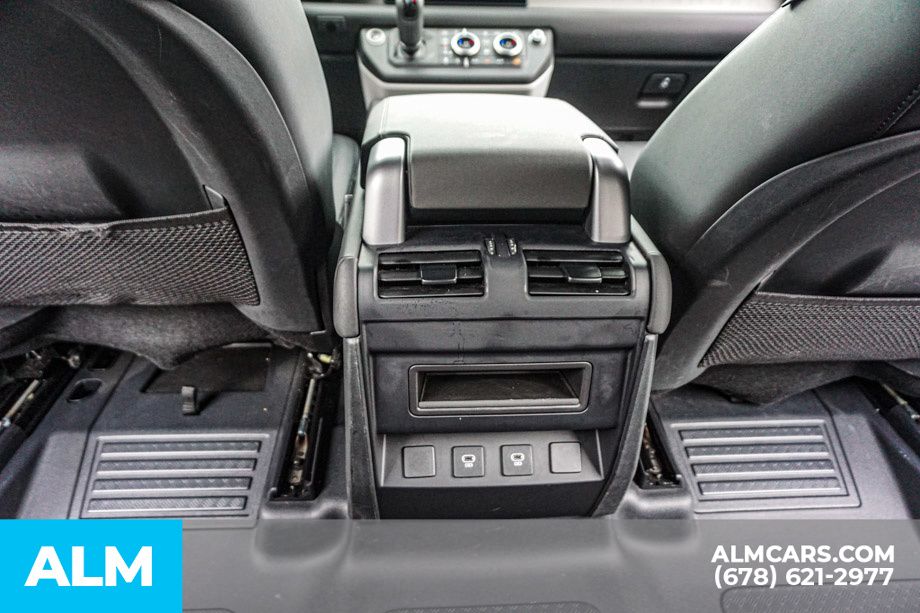 Used 2024 White Land Rover X-Dynamic SE image 30