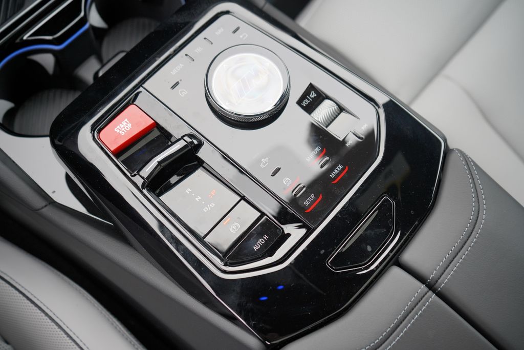 Thumbnail: 2026 BMW M5 - 22