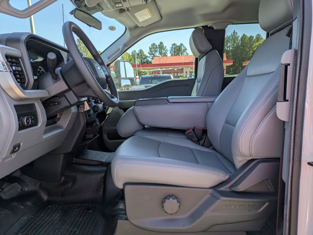 2025 Ford F-350 Chassis XL