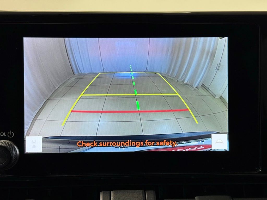 2024 Toyota RAV4 XLE 27